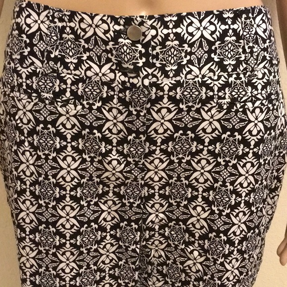 Like new crop pants size 4 - Picture 3 of 4